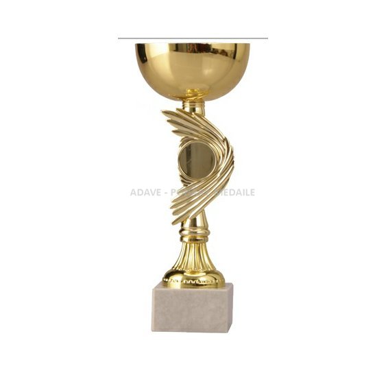 zlatý pohár s emblémem adave